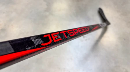 REZENSION: CCM JetSpeed FT7 Pro – schnelle Schüsse, leicht und perfektes Puckgefühl